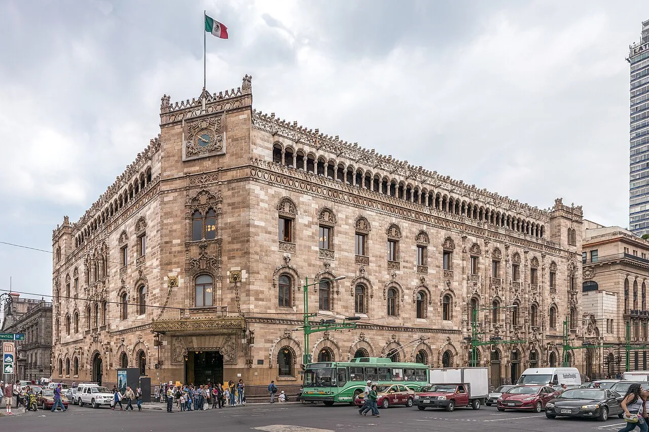 Palacio Postal: un palacio de correos que sigue en servicio